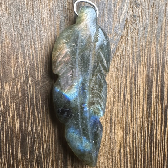 Long Rainbow Flash Labradorite Leaf Pendant Necklace on Stainless Steel Chain - Picture 7 of 13